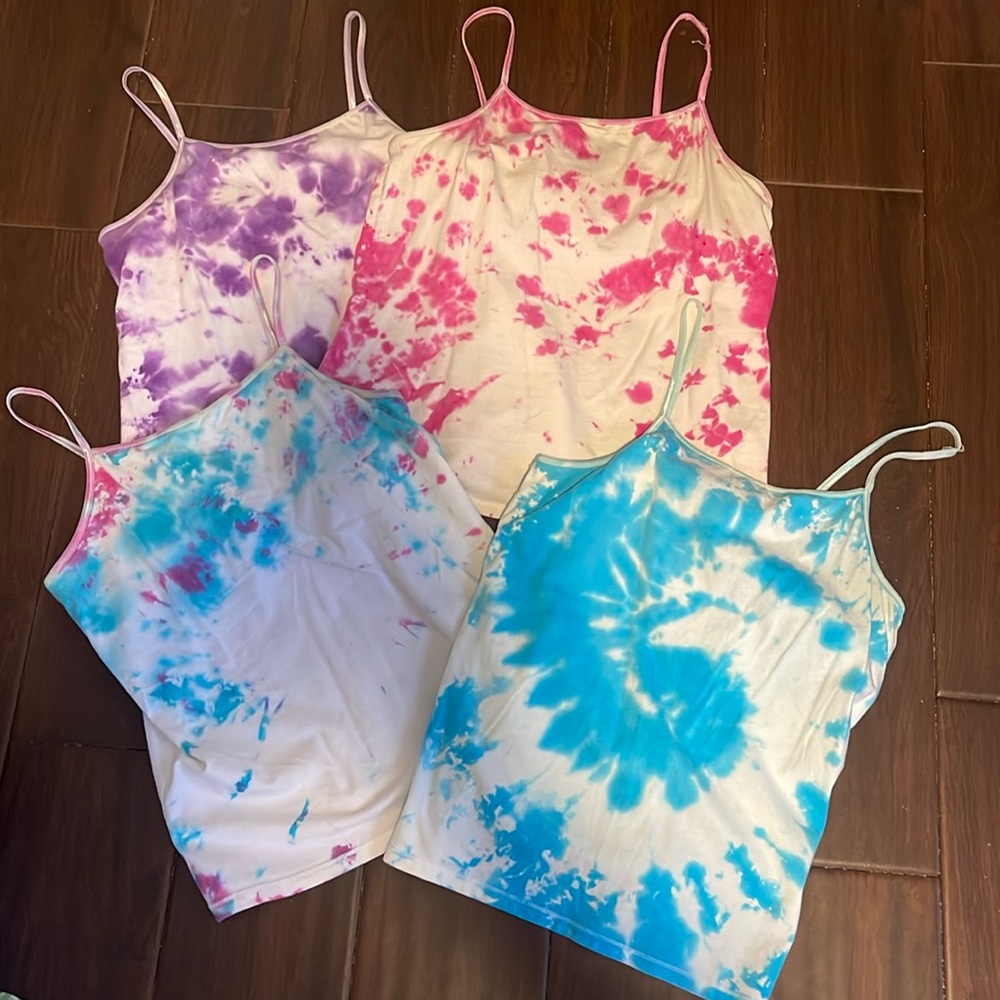 3 tops XL and 1 XXL Tye Dye